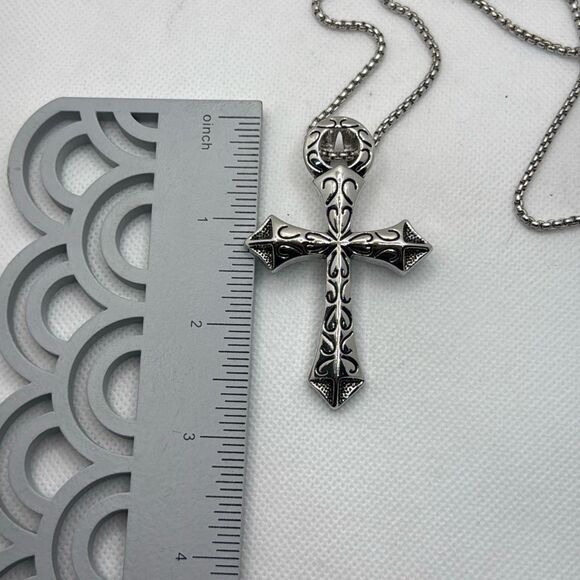Large cross with chain - Picture 4 of 4